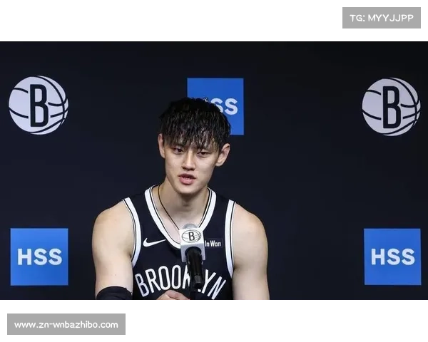 北京德比北京队取胜,曾凡博赛后赠鞋球迷引互动 北京德比北京队取胜,曾凡博赛后赠鞋球迷引互动